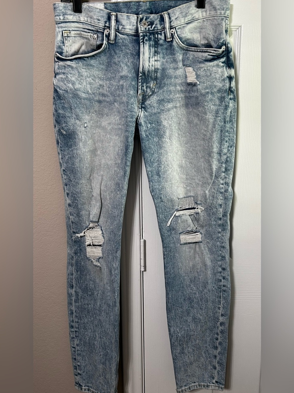 H&M Slim Tapered jeans in a size 32/32
